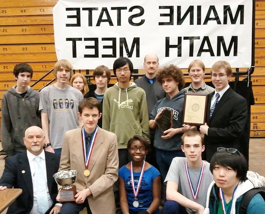 皇冠足彩数学团队成功参加了第37届缅因州数学大赛